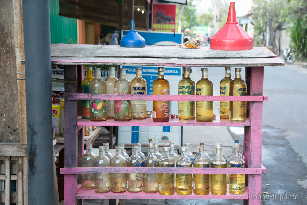 Бензин в шишета от водка - Кута, Бали