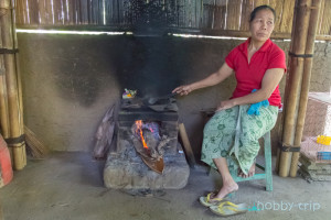 Жена изпича кафе Kopi Luwak на Бали