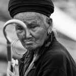 Портрет на жена с чадър в САПА